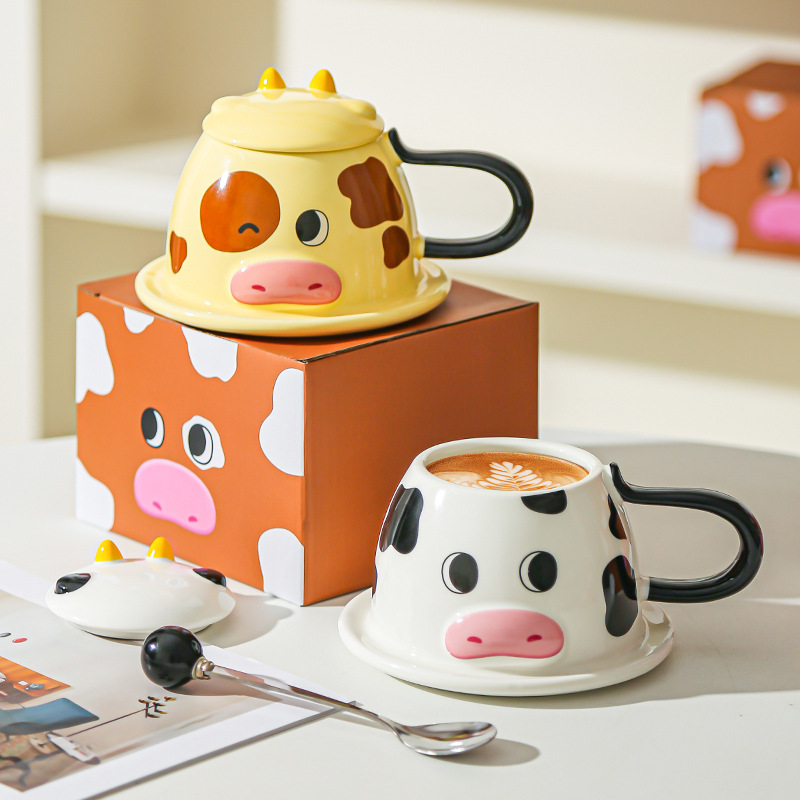 Creativo encantador dibujos animados tridimensionales vaca pareja taza de cerámica taza de agua con cubierta muñeca taza de cafetera taza de café