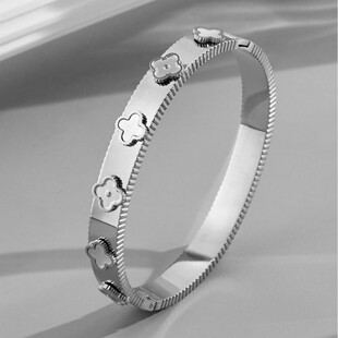 European and American fashion explosions four-leaf clover bracelet women's 304 stainless steel cross-border hot-selling Joker buckle bracelet wholesale