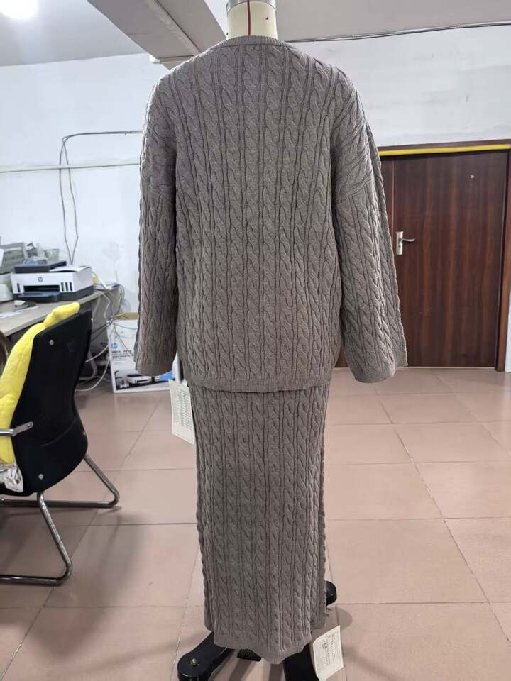 Bộ ba món áo len dệt kim tay dài kèm khăn choàng và chân váy dài — Màu cà phê, Màu sô cô la, Màu trắng, màu xám chi tiết 4