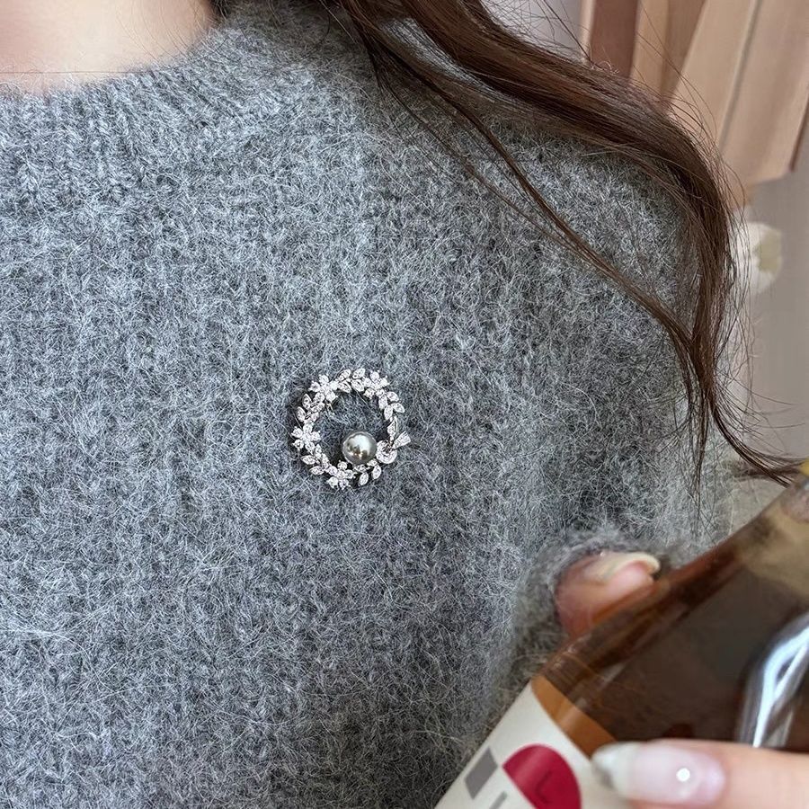 橄榄叶花环珍珠胸针女款百搭气质别针西服毛衣领口配饰潮小香精致