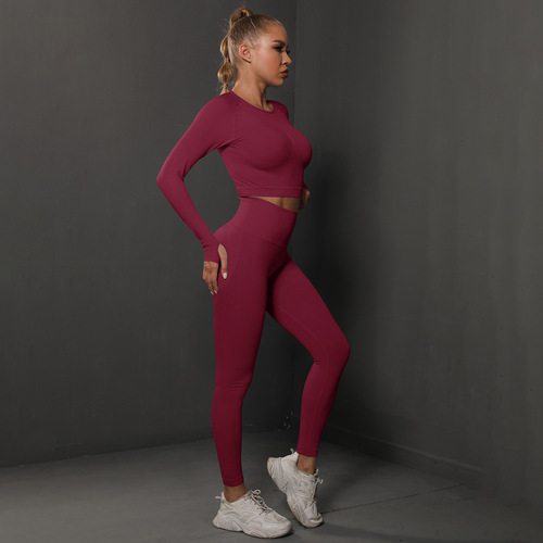 Seamless Peach-Hued, Body-Sculpting Yoga Set with Butt-Lifting Design – Women's Two-Piece Sports & Fitness Outfit for Running and Workouts