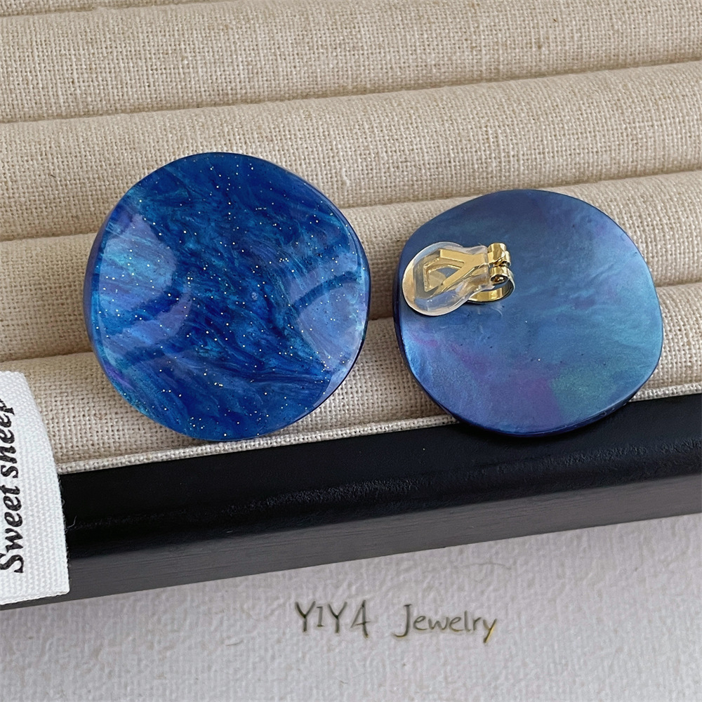 이어클립 스타일 다크블루