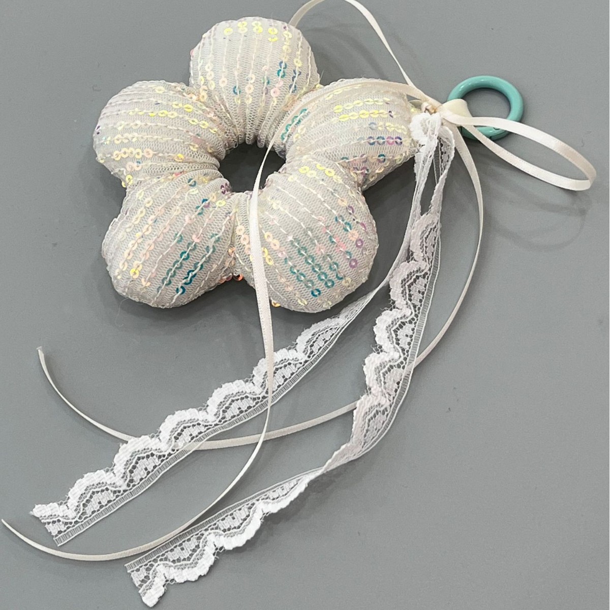 Flores de lentejuelas (colgante de doble uso)