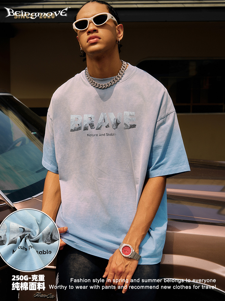 2025 verano estilo de moda americano gradiente de estilo neutro letras de manga corta camiseta de pareja azul pálido para hombres camiseta media manga