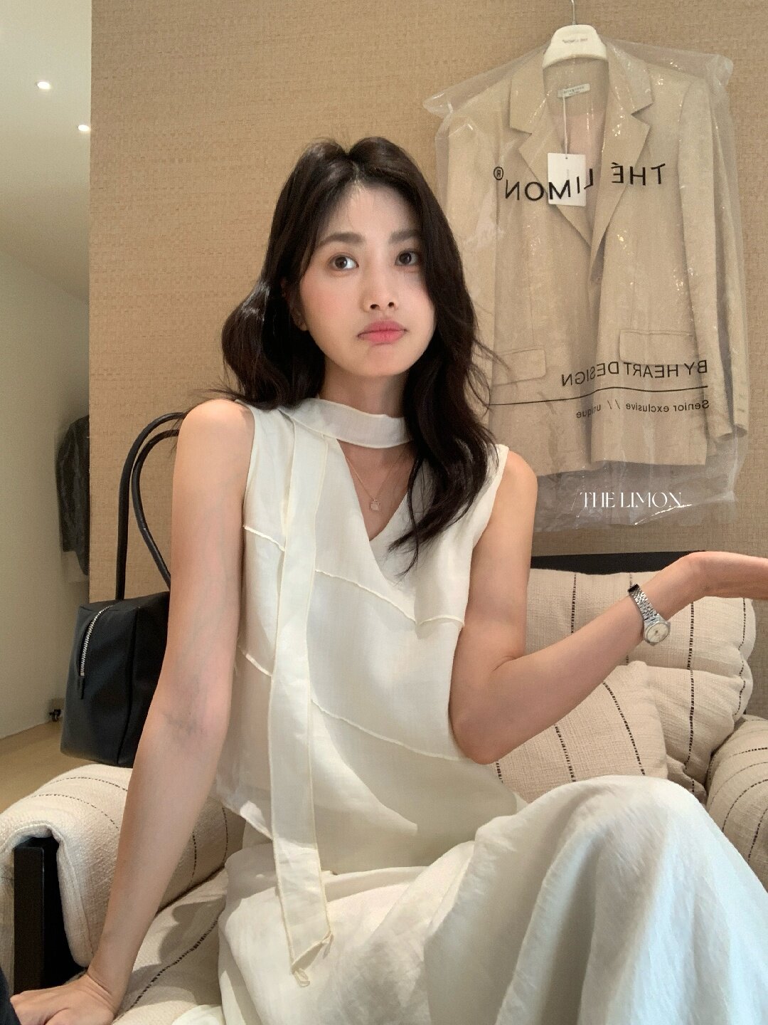 Bộ áo hai dây kết hợp chân váy midi nữ tính chất tơ tằm phong cách Hàn Quốc — màu cam, màu mơ chi tiết 23
