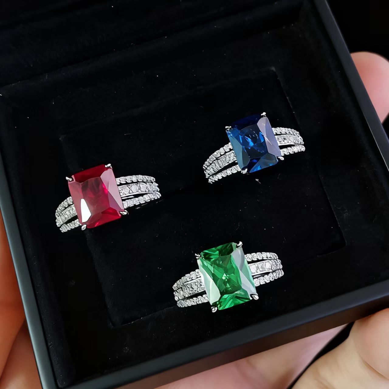 新款珠宝四爪长方形培育祖母绿红宝石戒指豪镶8*10高碳钻彩宝戒指