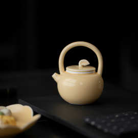 玉泥白瓷杏黄釉提梁壶带过滤陶瓷小提壶泡茶壶功夫茶具茶壶