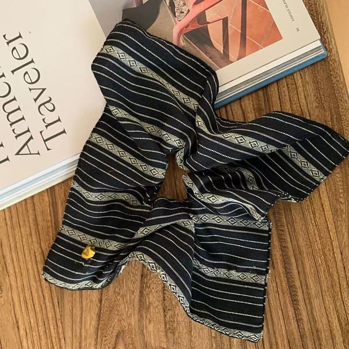 다크 브라운 체크 무늬