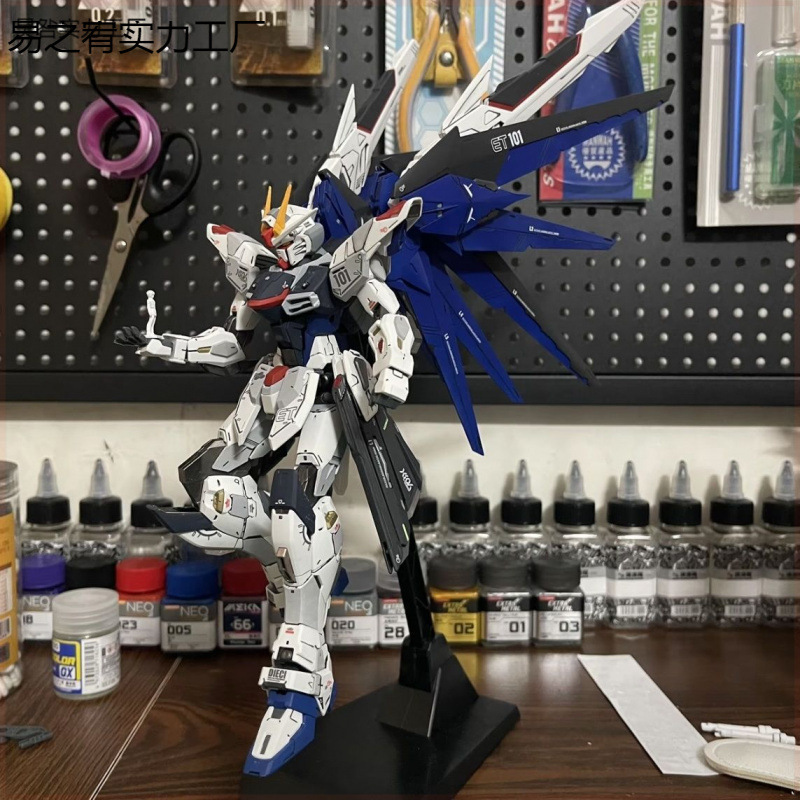 ガンダムHG運命強襲フリーユニコーン赤異端組み立てモデル玩具フィギュア少年の飾り物がいい|undefined
