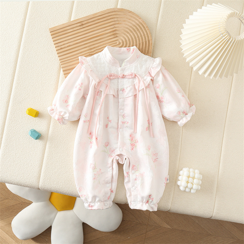 Sweet and adorable princess onesie for baby girls, perfect for spring and autumn, double-layered outerwear, full moon and one-year-old babies.