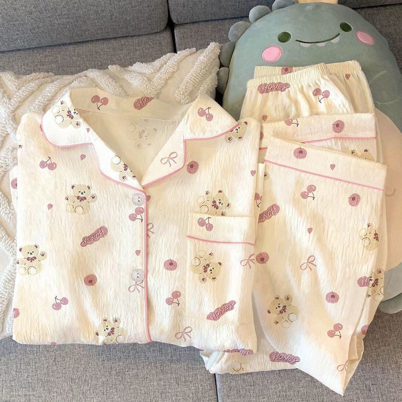 蝶結びのさくらんぼのプリントの女性のパジャマの春と秋の新型のカーディガンの長袖のズボンの部屋の服のスーツは実際に卸売りをたたきます。|undefined
