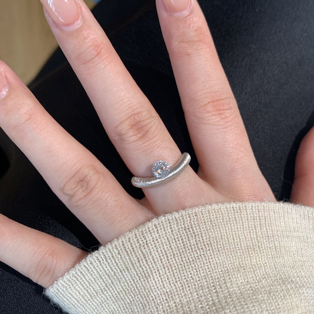 Vintage Silver Index Finger Ring With Sparkling Diamond Detail_voghion.com