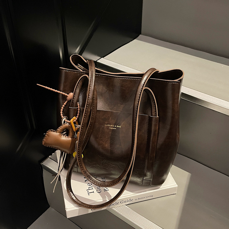 2025 nuevo bolso de mujer de cuero suave de gran capacidad bolso retrógrado bolso de mano para trabajar bolso de hombro bolso de cubo de mano