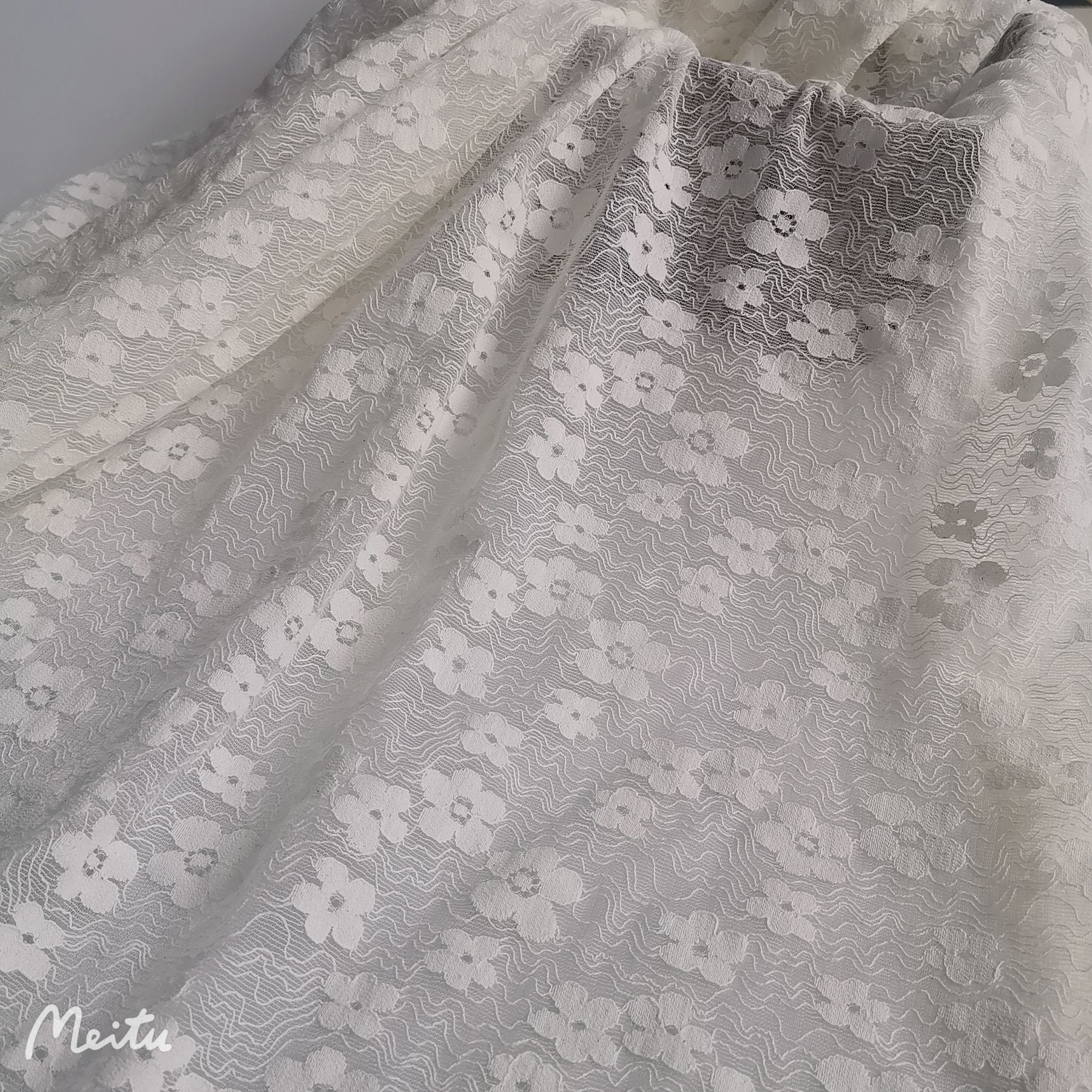 热卖款~品质价格美丽无弹锦棉细条波浪大小花朵波边蕾丝 裙装面料