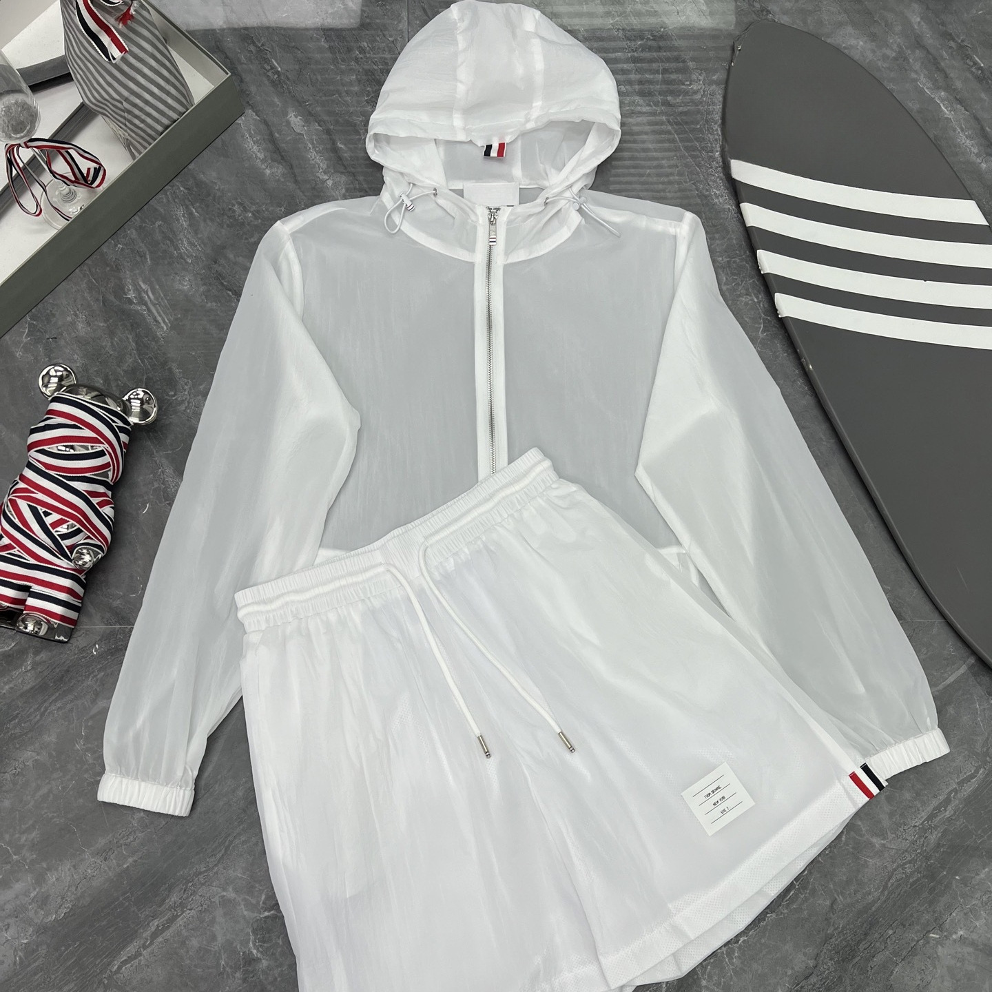 통기성 비치 팬츠가 포함된 TB 여름 긴팔 자외선 차단 의류의 고급 버전, 남성용 및 여성용 일일 자외선 차단 슈트 시리즈