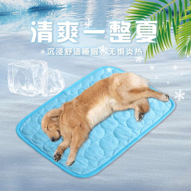 Una alfombrilla de seda de hielo de verano para mascotas transfronterizas, alfombrilla para sofá para mascotas, alfombrilla para dormir de enfriamiento, alfombrilla para hielo para perros, alfombrilla para gatos de primavera y verano
