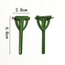 现货批发鲜花包装材料配件 三角吊挂胸针 婚庆diy磁铁胸扣