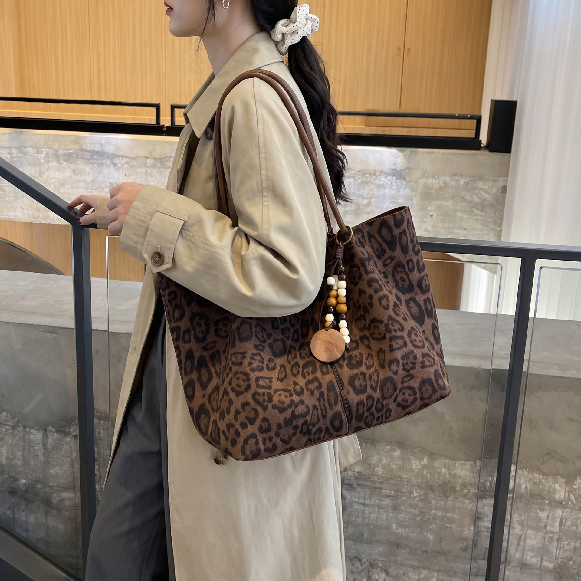 대용량 레오파드 여성 토트백 가을 겨울 빈티지 스웨이드 숄더백 출퇴근 가