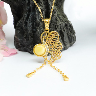 Xinyu natural beeswax pendant Yellow Honey Amber butterfly pendant necklace Female Factory wholesale generation HP3041005