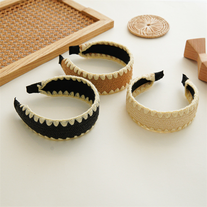Brede geweven raffia haarband met stro knoop_voghion.com