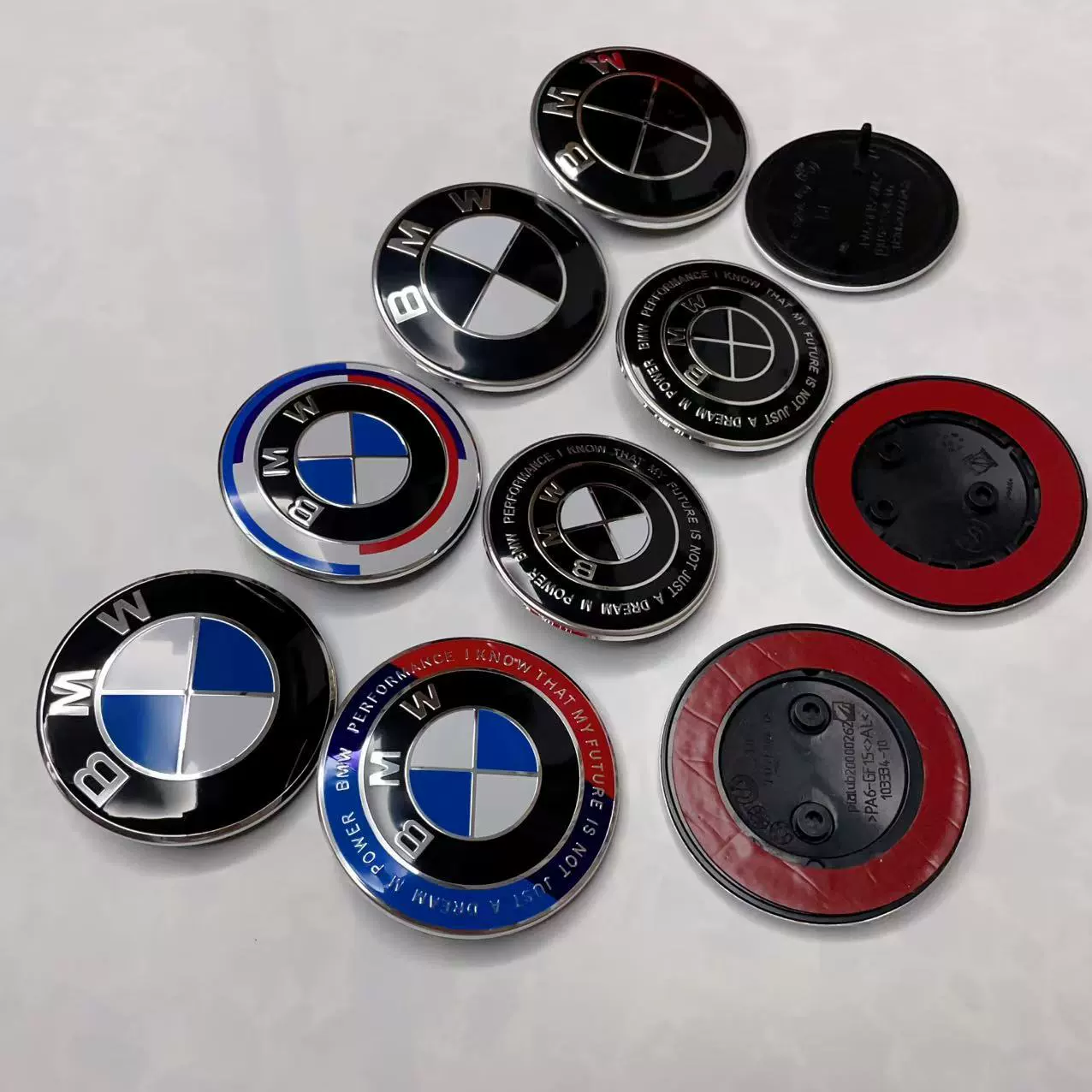 Подходит для переднего и заднего логотипа автомобиля BMW, 50-летие/брендовый/синий и белый/тол, черный и белый/черный капот 68/56 мм.