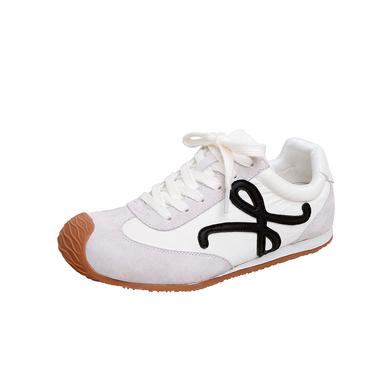 Su Yinyin tiene la misma cabeza torcida y linda ~ Zapatos blancos deportivos de ocio con cordones retro