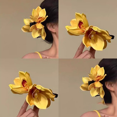 春の雰囲気感の薔薇の花のヘアピンは写真を撮ります。