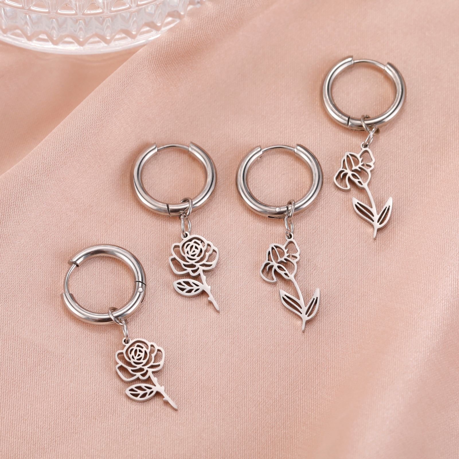 1 Pair Simple Style Flower Plating Stainless Steel Drop Earrings display picture 3