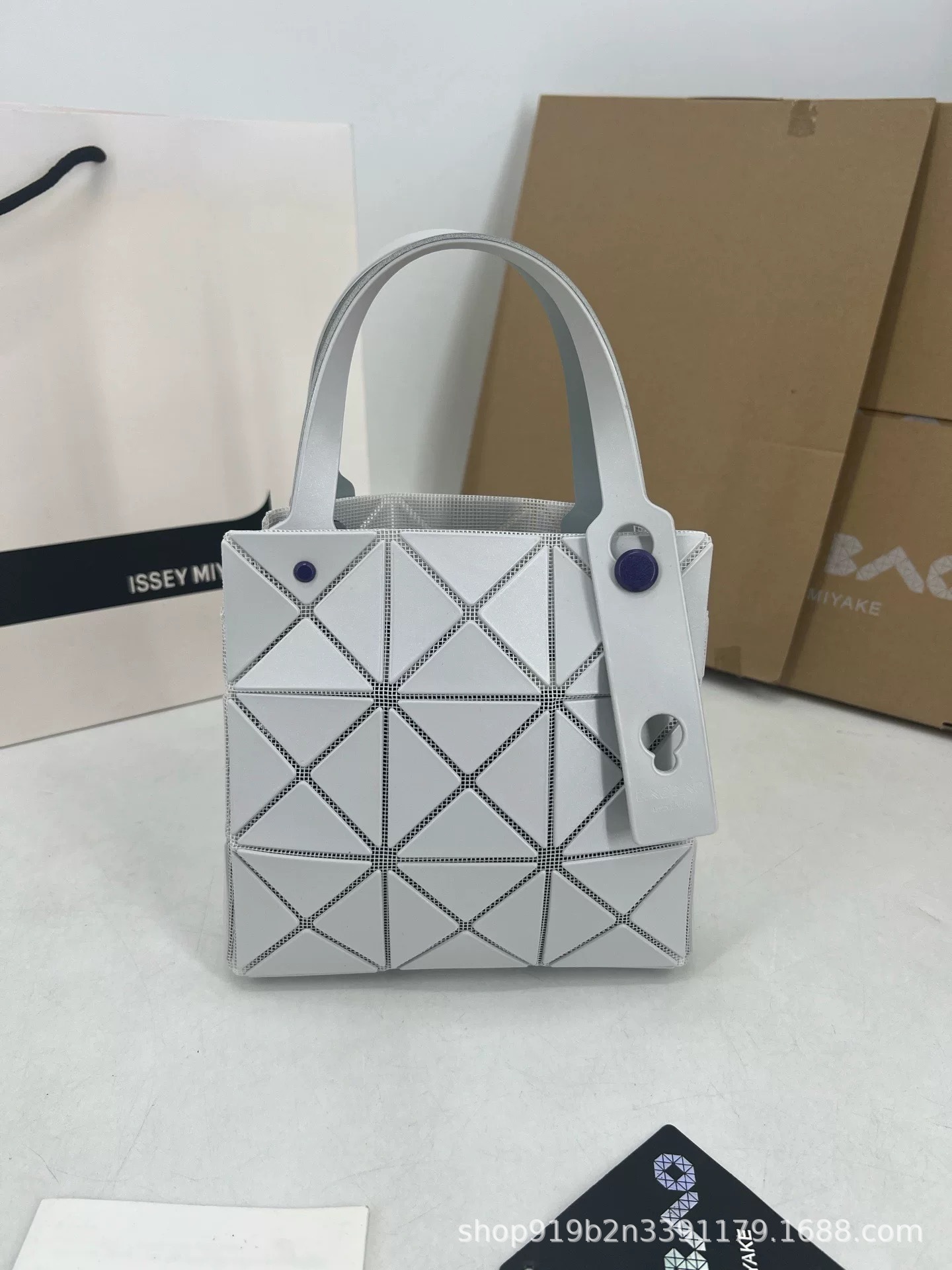 3월 한정판 화이트 트럼펫