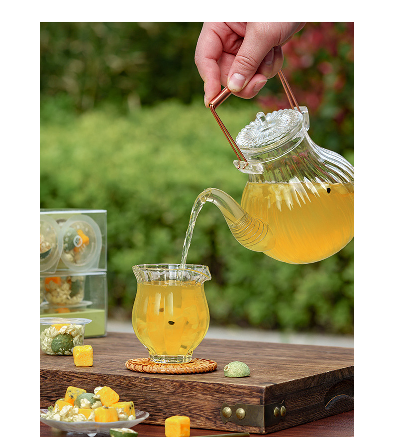 Passion Fruit Green Tangerine Jasmine Tea 10 Mini Cans Cold Brew Floral Tea Blend with Goji Berry 60g in use