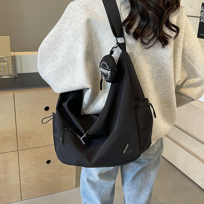 Casual crossbody bag, large capacity, new style, simple and versatile, shoulder tote, fashionable for school, with upgraded, thicker hardware
