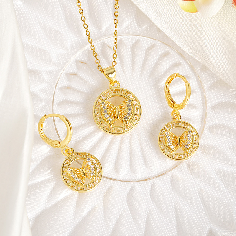 Vietnam Sandy Gold Hollow Diamond Butterfly Collar Pendientes Juego de dos piezas Retro nicho Ligero Joyería de lujo al por mayor