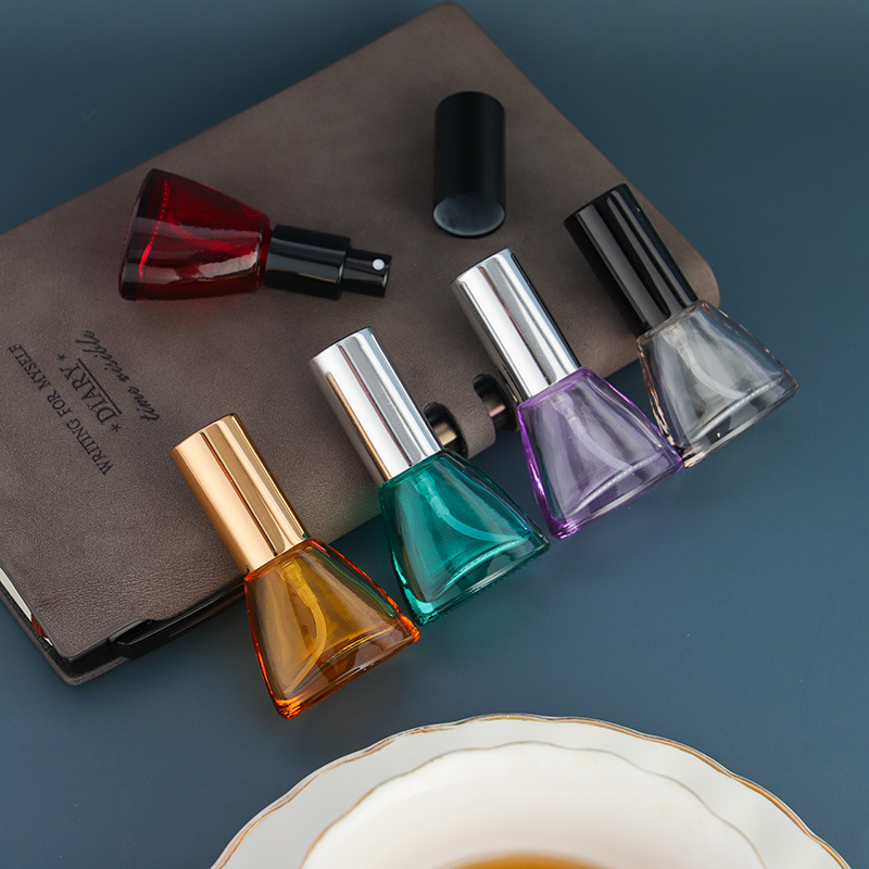 8ML三角糖果色香水分装瓶  喷雾香水瓶    斜口设计 细雾细致