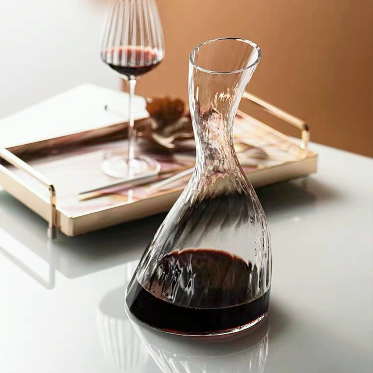 Fast wine decanter for home use