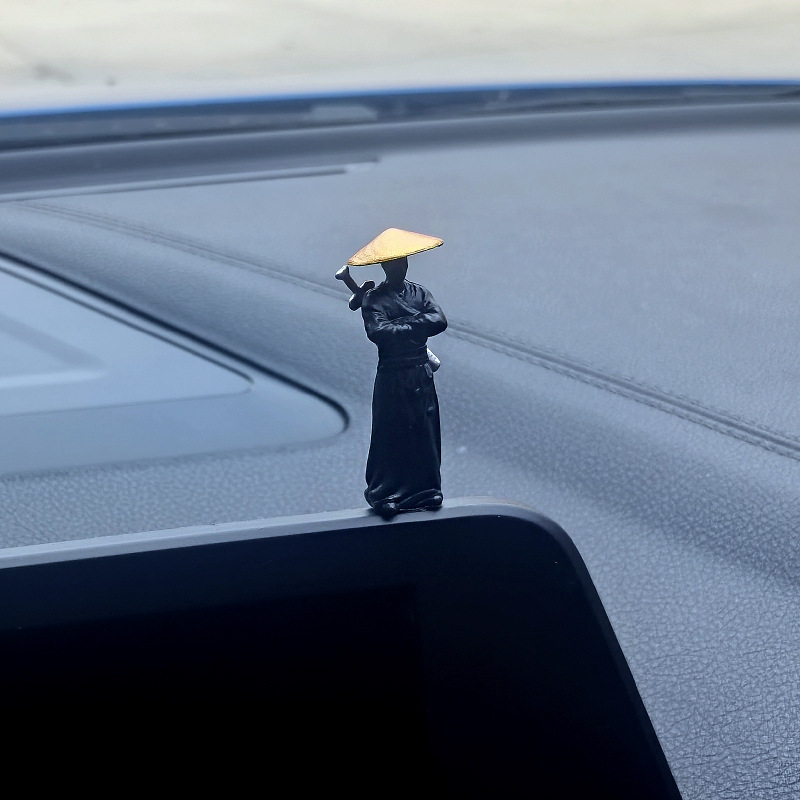 Accesorios para automóviles "Wulin Swordsman" Decoración de automóviles Hombres Red 2024 Nueva consola central