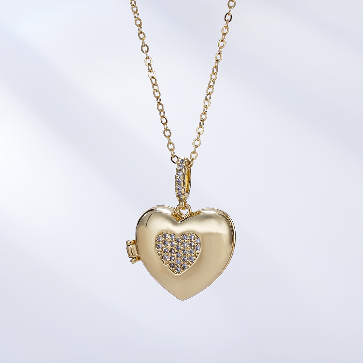 fashion copper gold-plated hollow heart-shaped openable pendent necklace