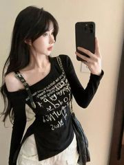 秋季辣妹长袖路肩不规则下摆长袖T恤女潮设计感字母印花斜肩上衣