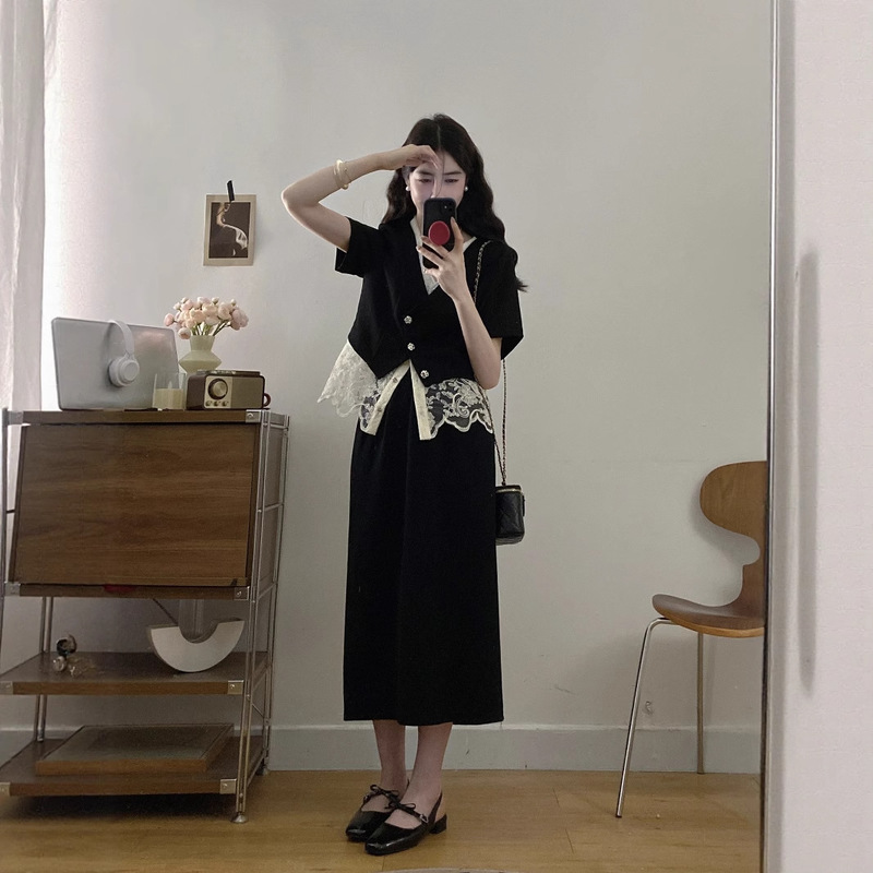 プラスサイズの女性の 2025 夏の新しいファッションデザインステッチレースフェイクツーピーストップ + スカートスーツ|undefined