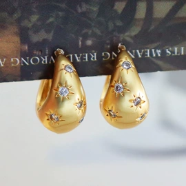 耳环;项链;耳钉