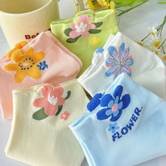 靴下の女性の春の夏はチューリップの純色の甘い靴下の立体の花の靴下のかわいい通気性の吸汗の短い筒の靴下を合わせます。