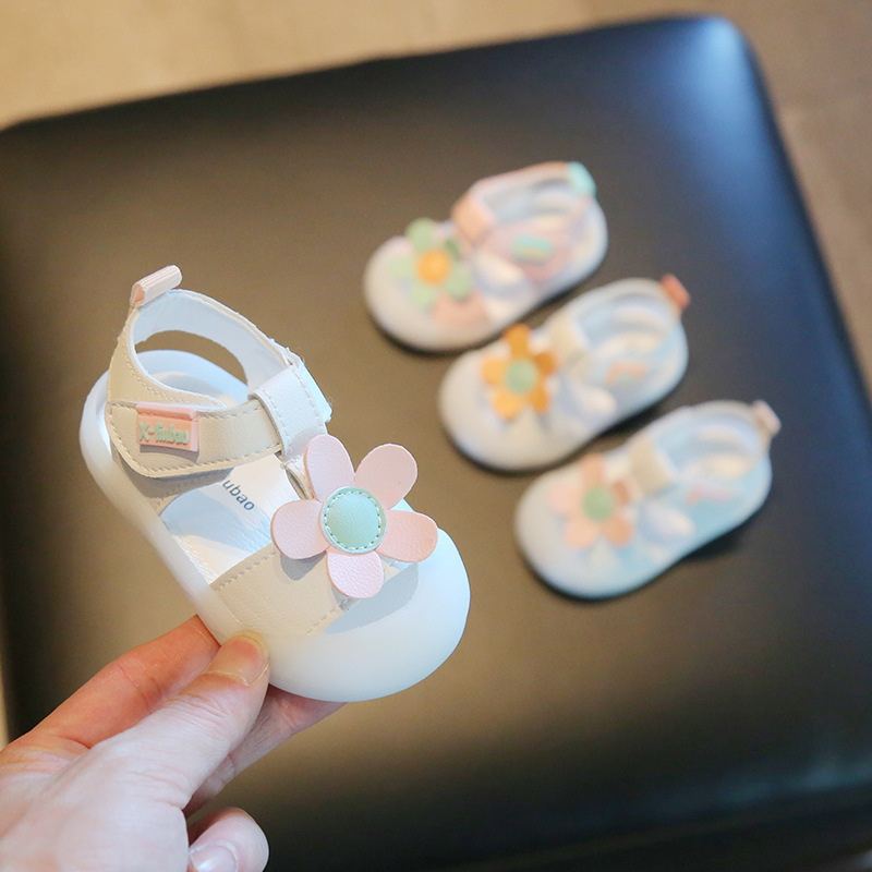Sandalias de bebé femenino 2024 estilo de verano 0 uno 1-2 años bebé de suela blanda zapatos de princesa para niños pequeños zapatos para niñas 3