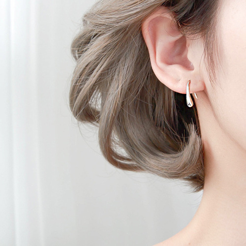S925 Pure Silver Small Droplet Earrings, Simple and Elegant, Cool and Casual Style, Personal and Fashionable, 2019 New Arrival Silver Earrings
