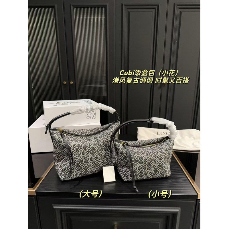 흑백 꽃 트럼펫
