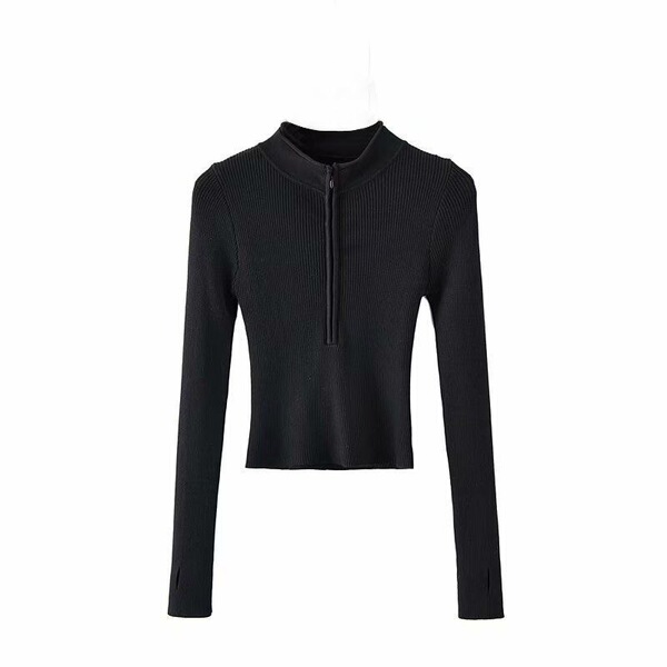 Knitted sweater with zipper