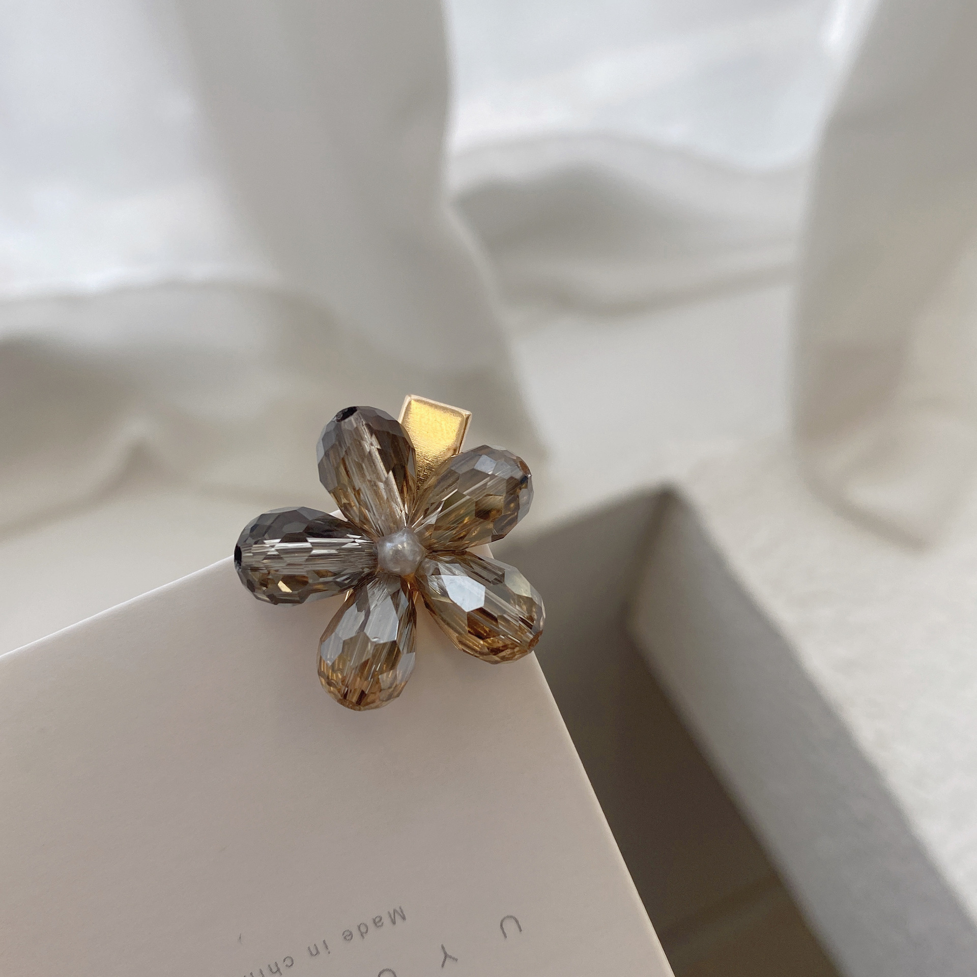 Pequeña flor de cristal-gris