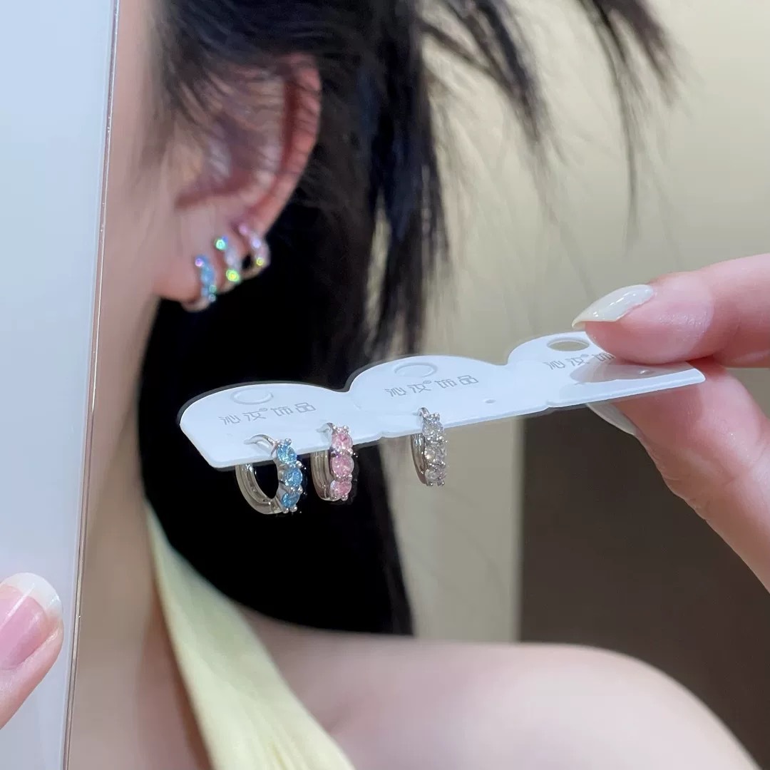 New Round Diamond Ear Cuff Earrings for Women, Light Luxury Niche High-End Style, Fashionable and Versatile Temperament Earrings with Colorful Diamonds