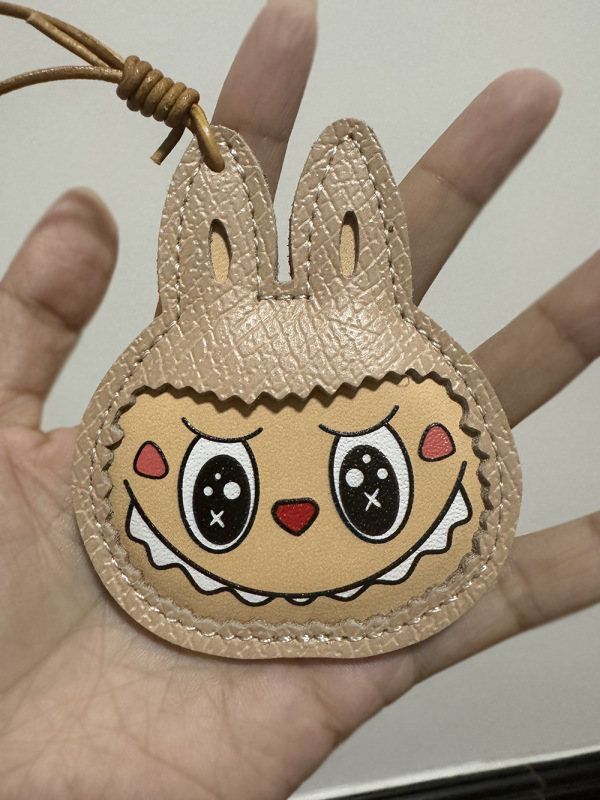 手作りのクリエイティブな本革製品、龍翔の革模様の布ペンダント、ギフト漫画のペンダント、かわいい装飾、カスタマイズ可能|undefined