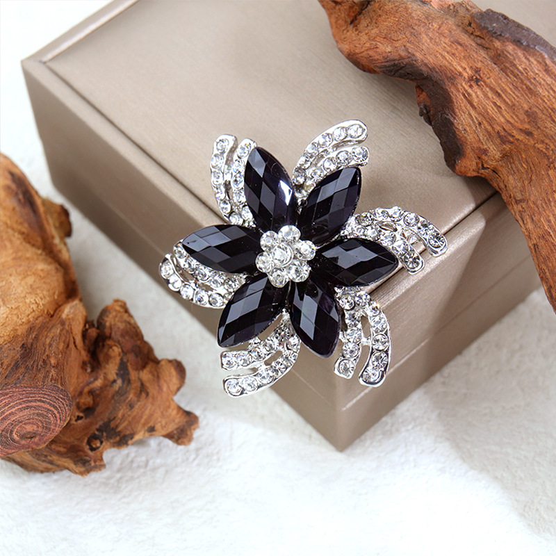 Alloy Material Vintage Style Pin Flower Alloy Plating Inlay Rhinestones Unisex Brooches