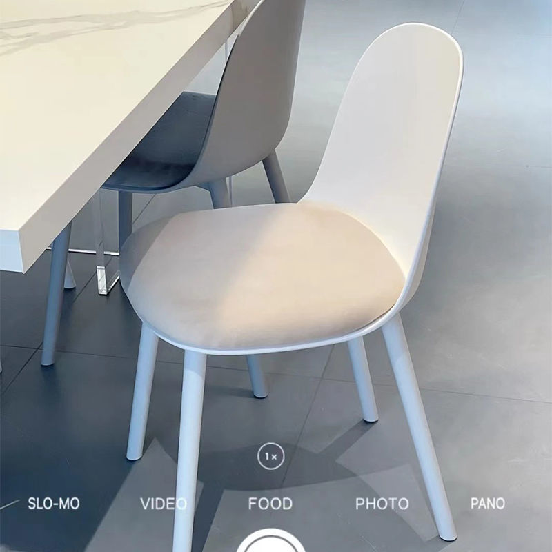 北欧成人白色风格餐椅塑料  ins北欧大师设计成人风格餐椅子网红