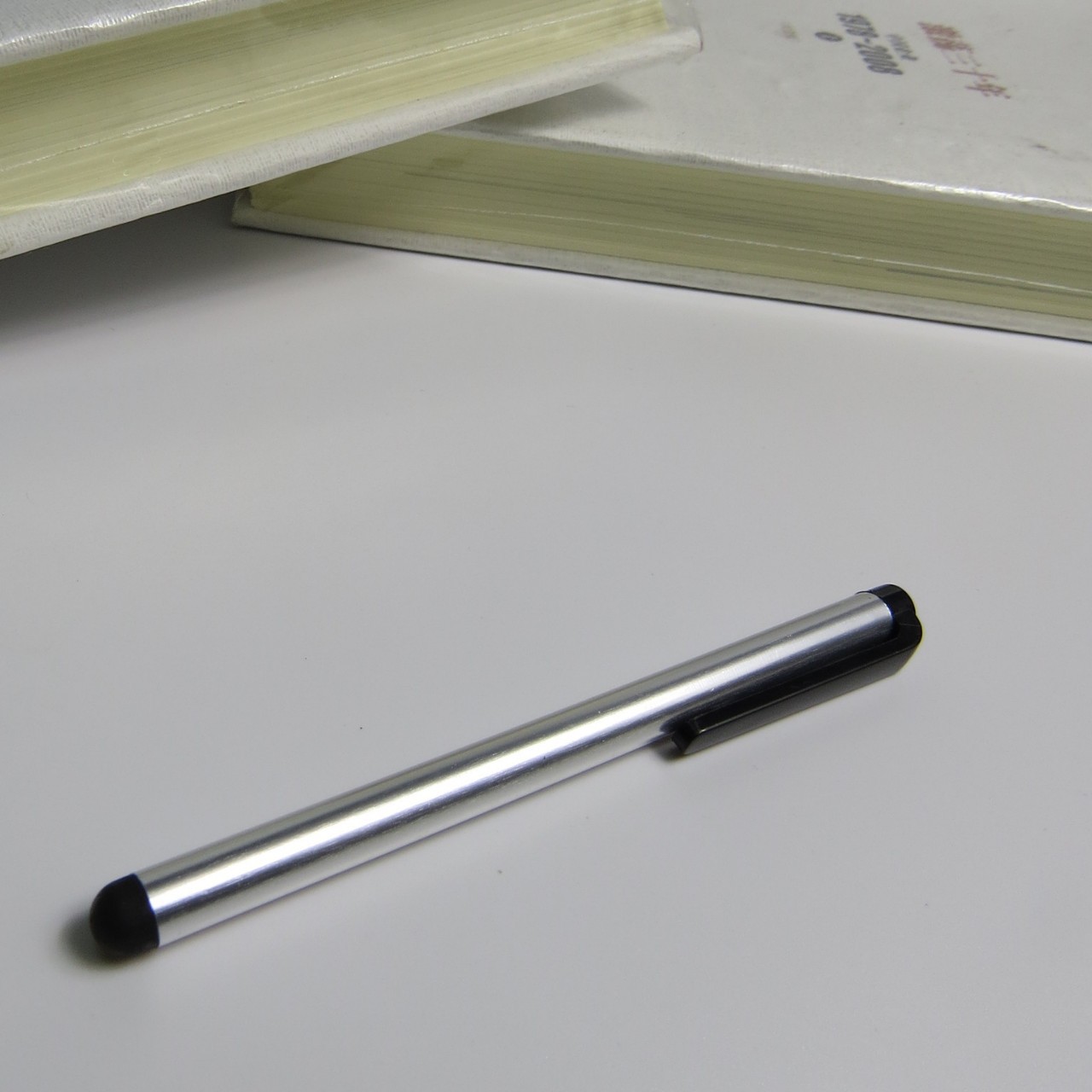 Venta al por mayor orden 7,0 lápiz óptico delgado pluma capacitiva con clip pantalla capacitiva universal pluma táctil asequible